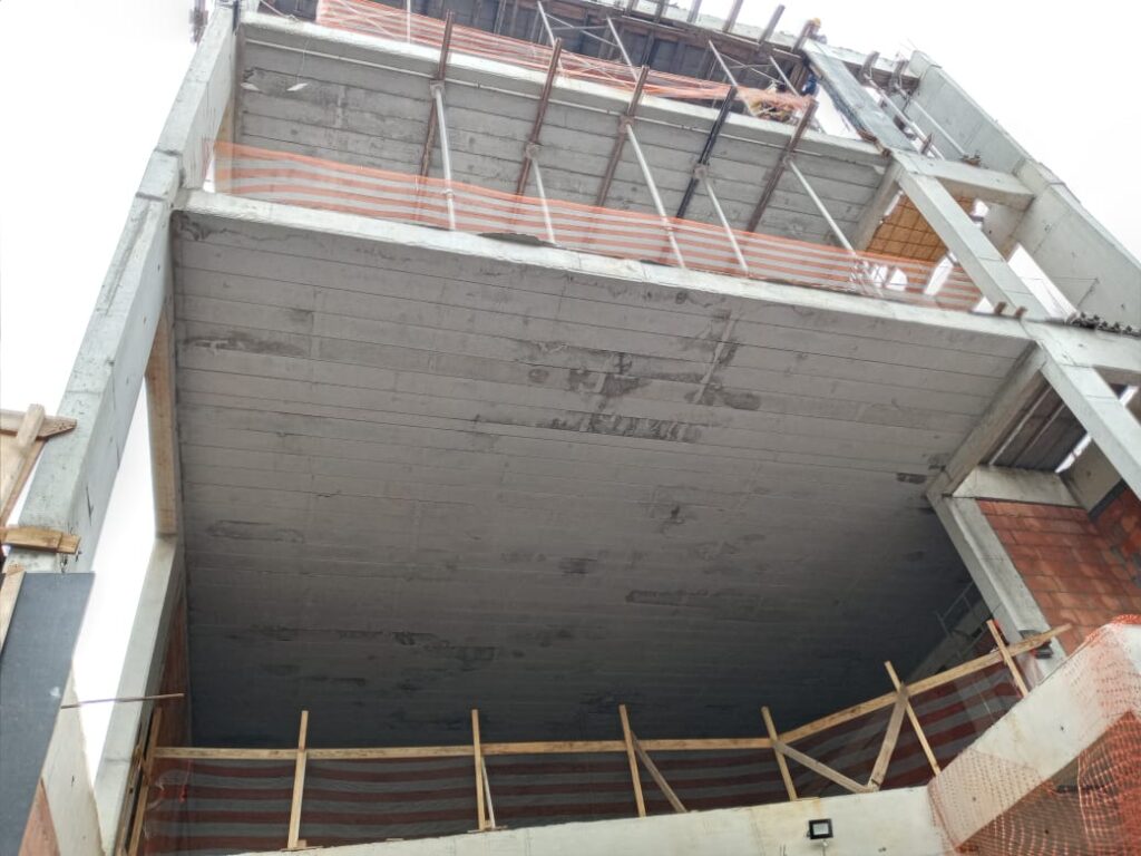 Laje painel treliçado PP Painéis em obra